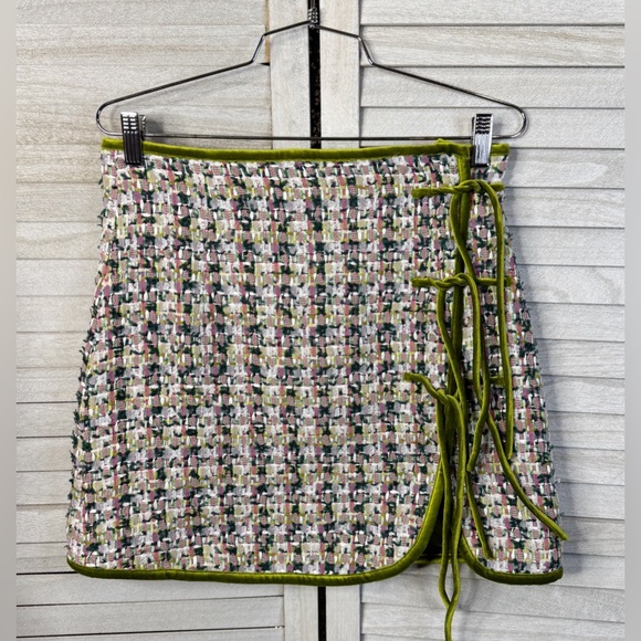 Chic Tweed Wrap Skirt with Green Accents. Excellent Condition. Size L. Zipper - Picture 1 of 14